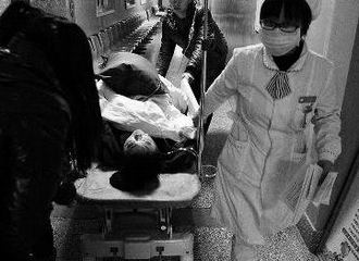 西安120急救车撞伤8名学生 司机肇事后消失