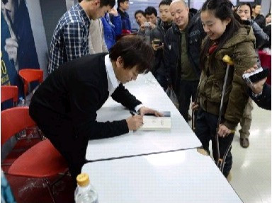 李承鹏被打事件男子遭人肉 当事人尹国明被注销律师资格