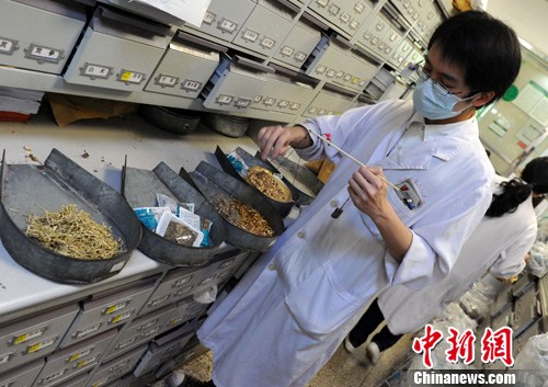 盘点医药业一年新政:中医法实施 临床药加快审批 盘点医药业一年新政:中医法实施 临床药加快审批